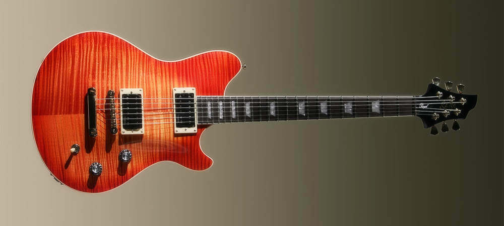 Royal Radix Gitar buatan asli Indonesia menggabungkan desain Gitar PRS dan Gitar Gibson