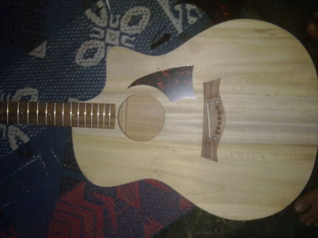 Pabrik Gitar custom akustik lombok