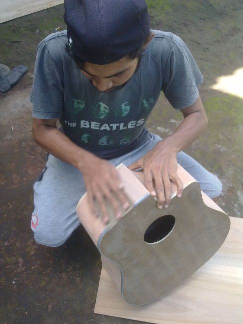 Pabrik Gitar custom akustik lombok 